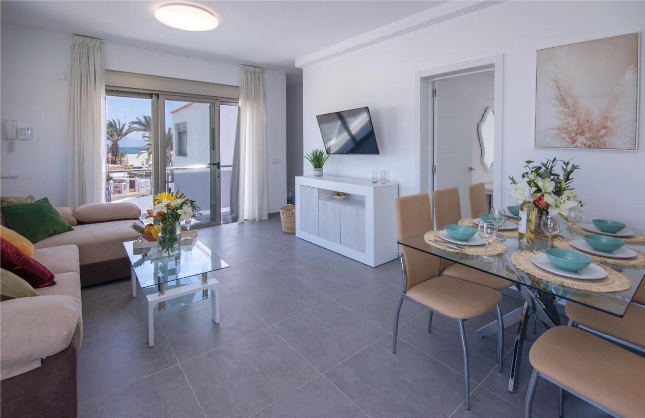 5 Beachfront By Holidays Apartament *