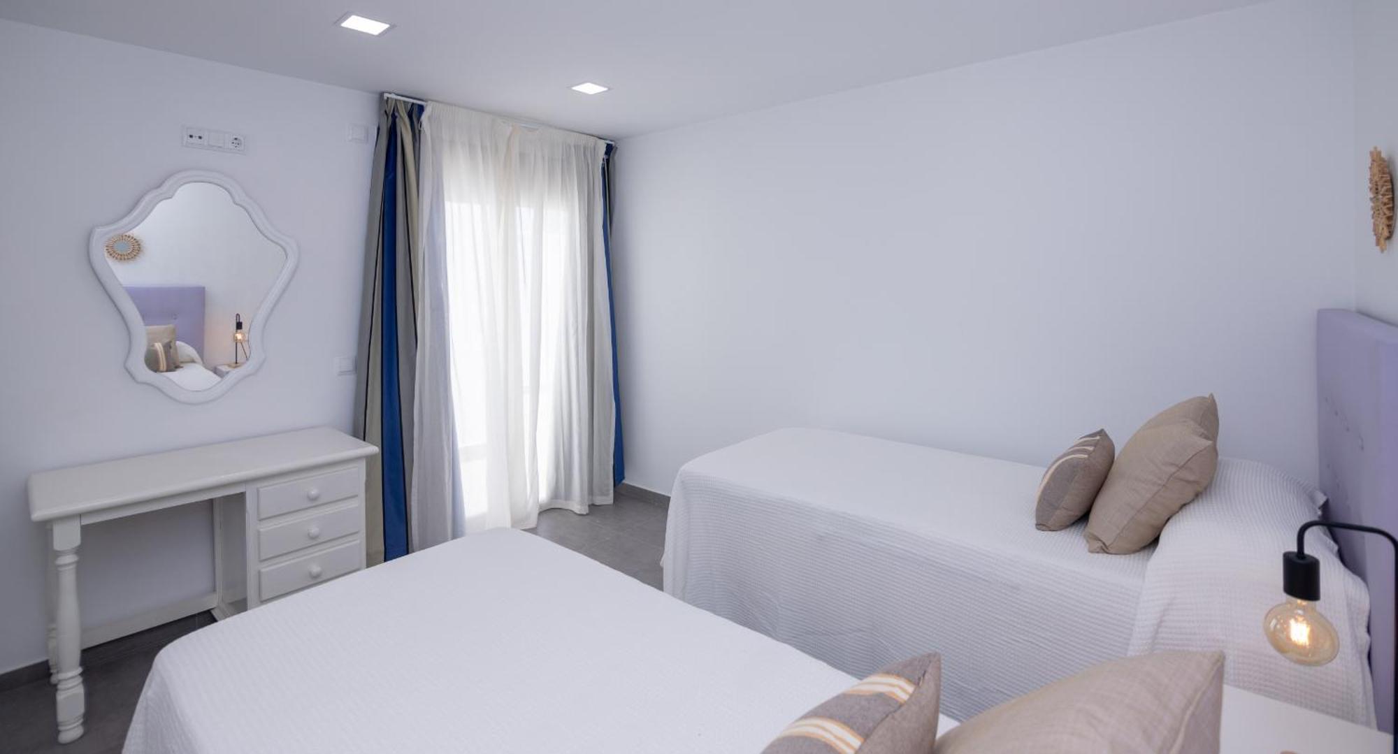5 Beachfront By Holidays Apartament *